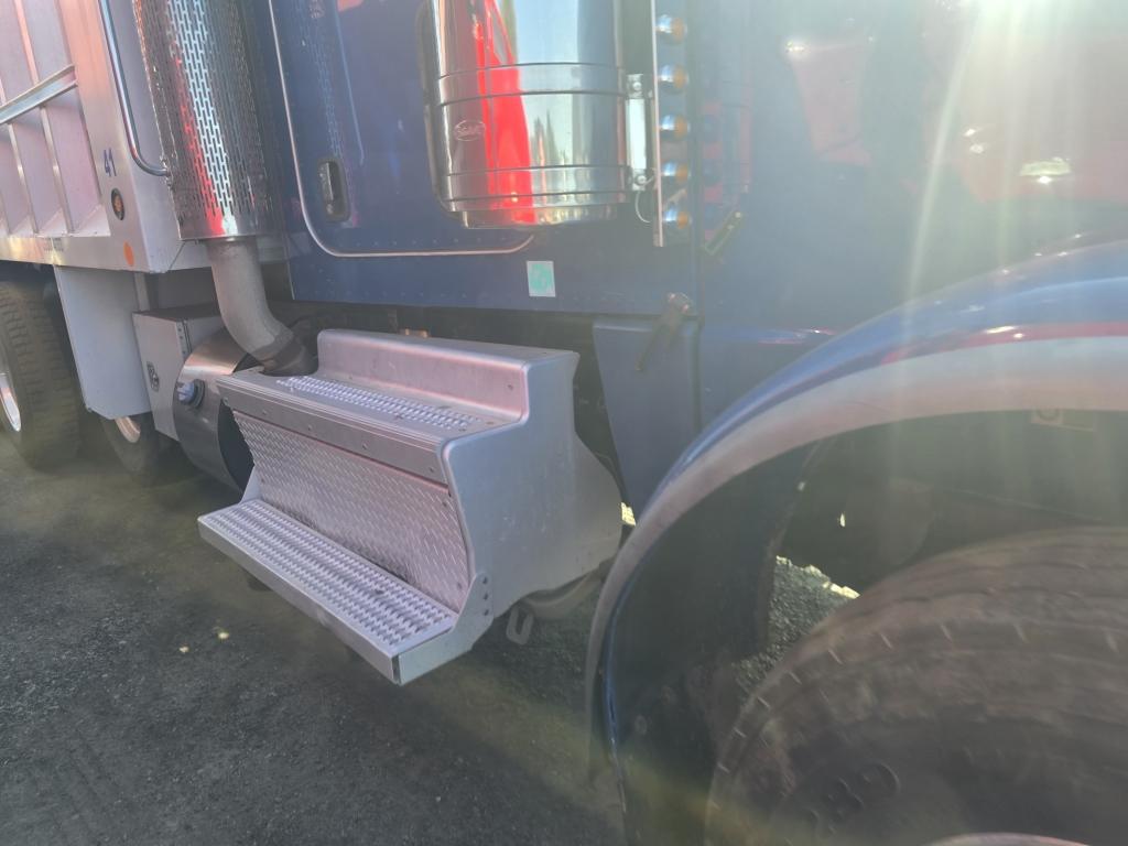 2018 Peterbilt 389 Dump Truck