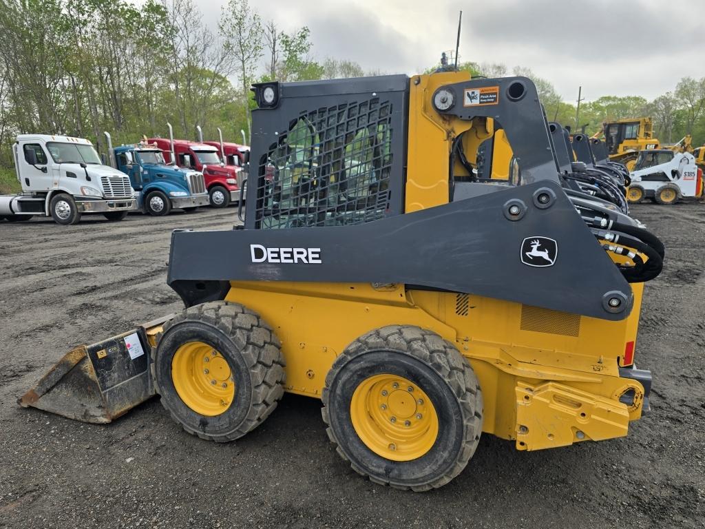 2023 John Deere 324g Skidsteer