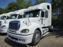 2007 Freightliner Columbia Sleeper Tractor