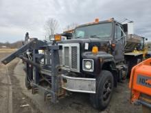 2001 International 2554 4x2 Sanding Truck