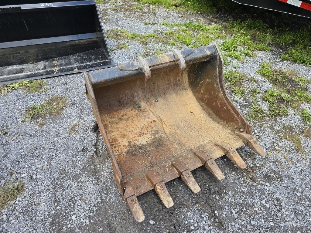 Excavator 35in Digging Bucket