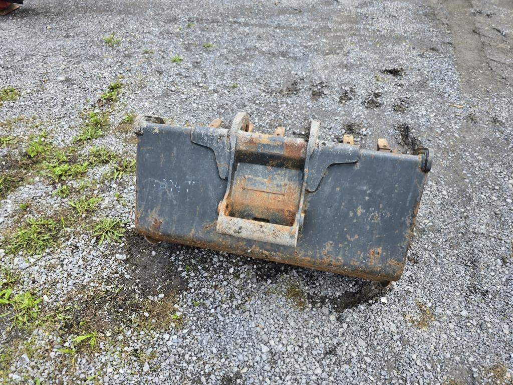 Excavator 35in Digging Bucket