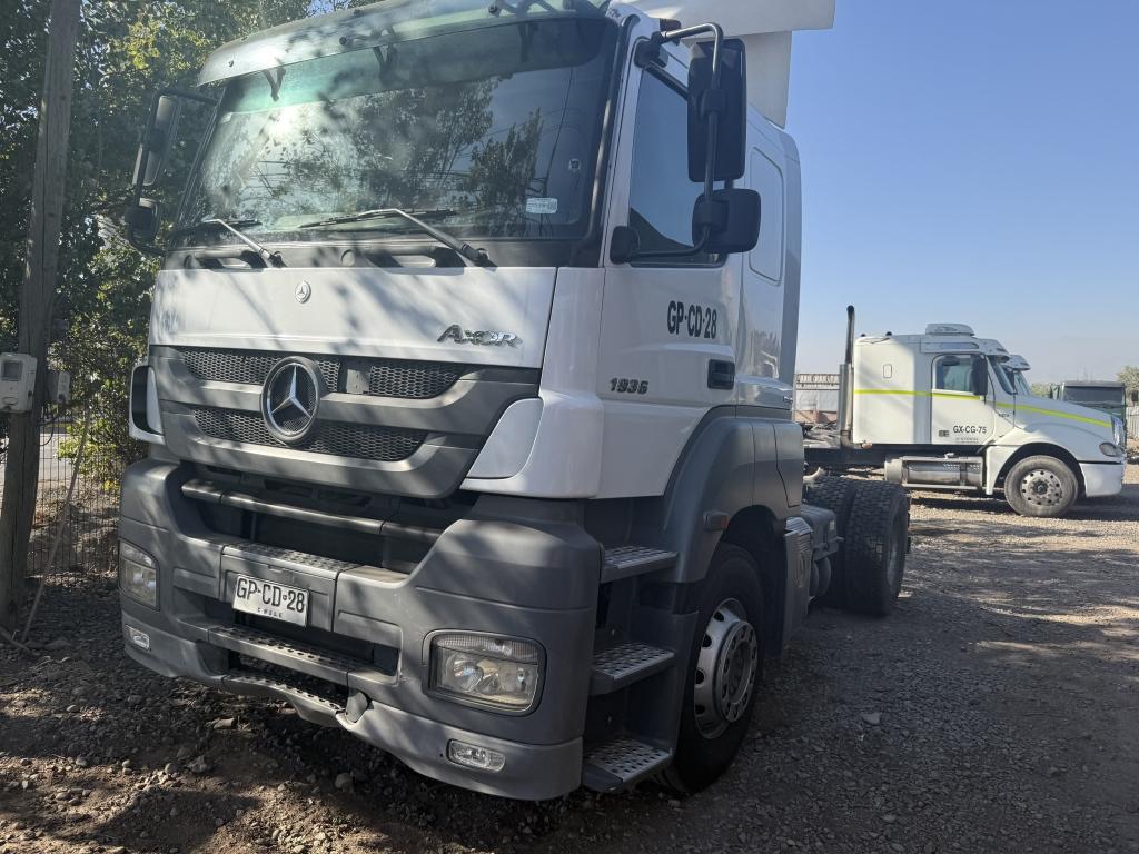 2015 Mercedes Axor 1936 Ls Sleeper Tractor