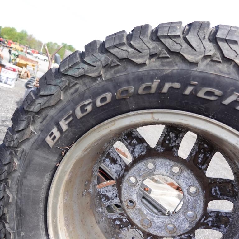 BFGoodrich LT275/70R18 All-Terrain T/A KO2 Wheel