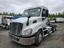 2013 Freightliner Columbia Tractor