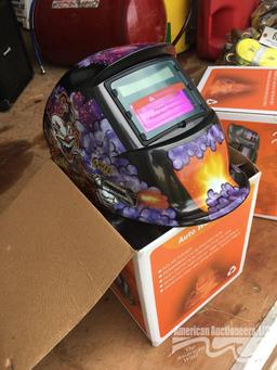 WELDING HOOD IN BOX