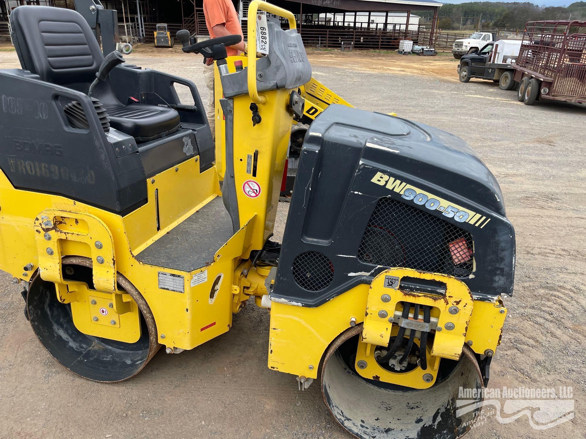 2018 BOMAG BW900-50 VIBRATORY ROLLER