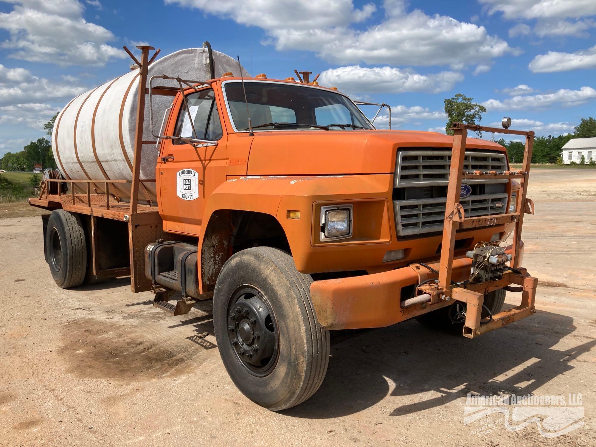 1986 Ford F800 Water Truck