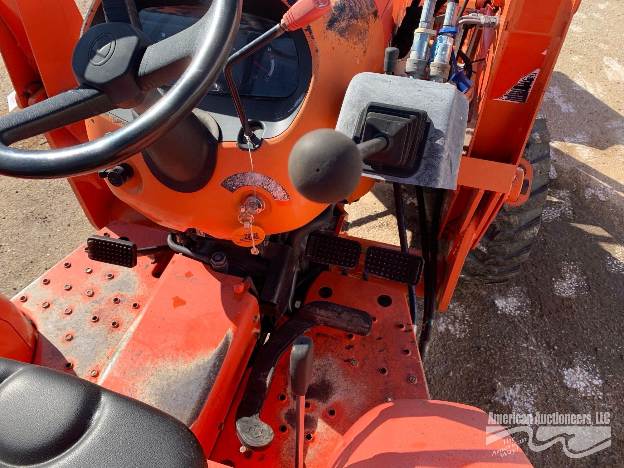 KUBOTA L3800D FARM TRACTOR W/ FRONTEND LOADER