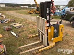 YALE PALLET JACK W/42" FORKS
