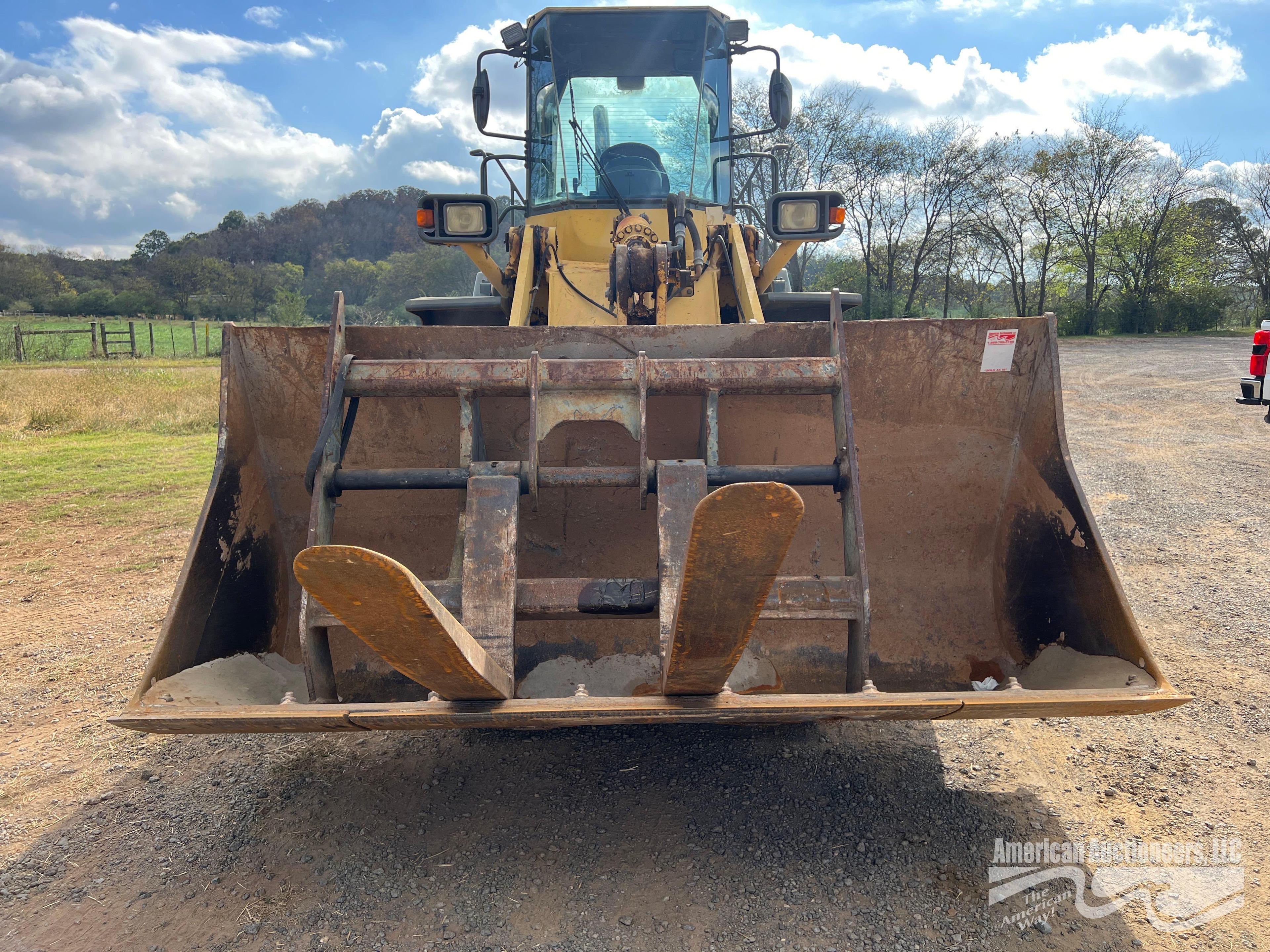 KOMATSU WA320 RUBBER TIRE LOADER