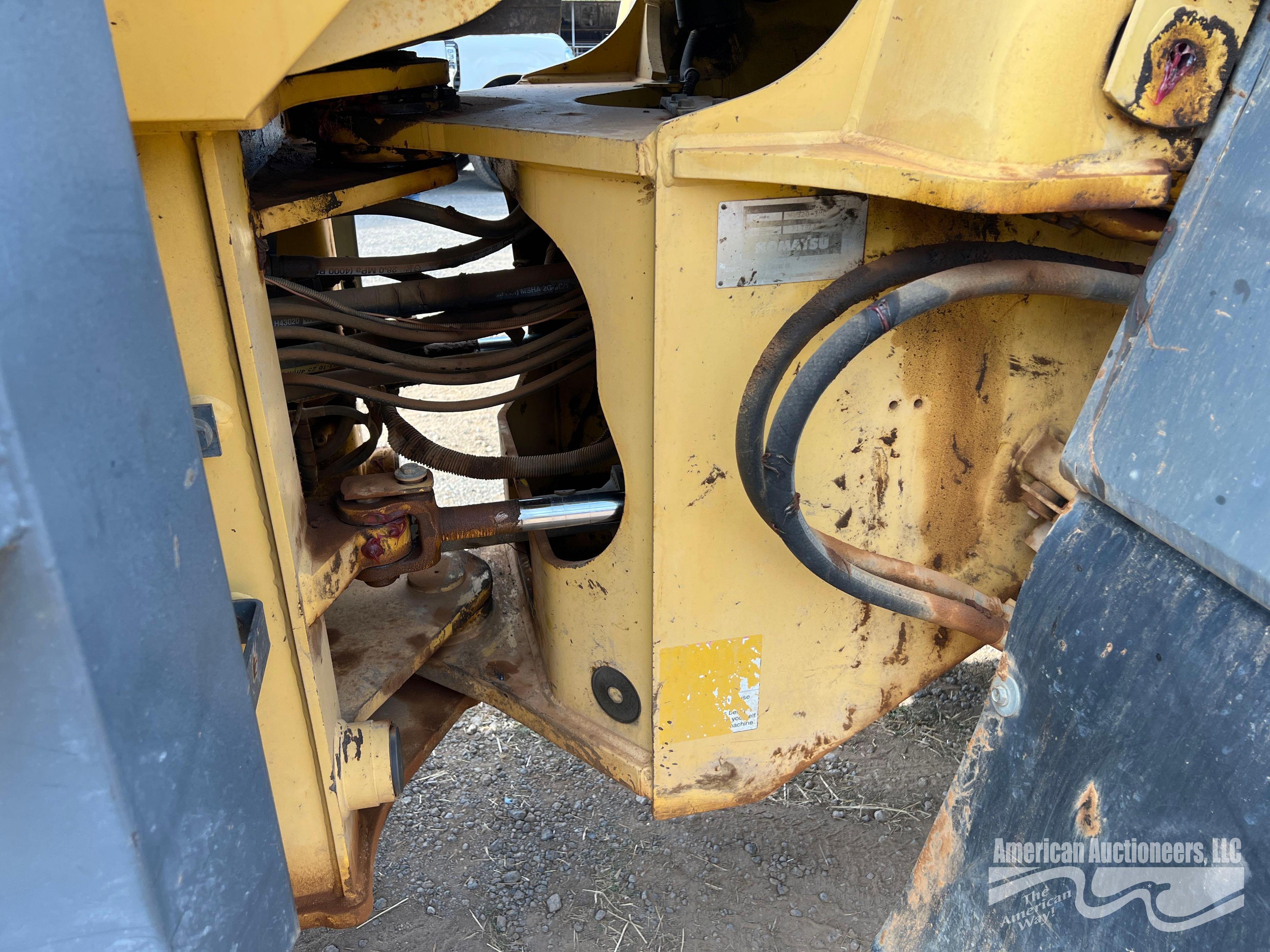 KOMATSU WA320 RUBBER TIRE LOADER