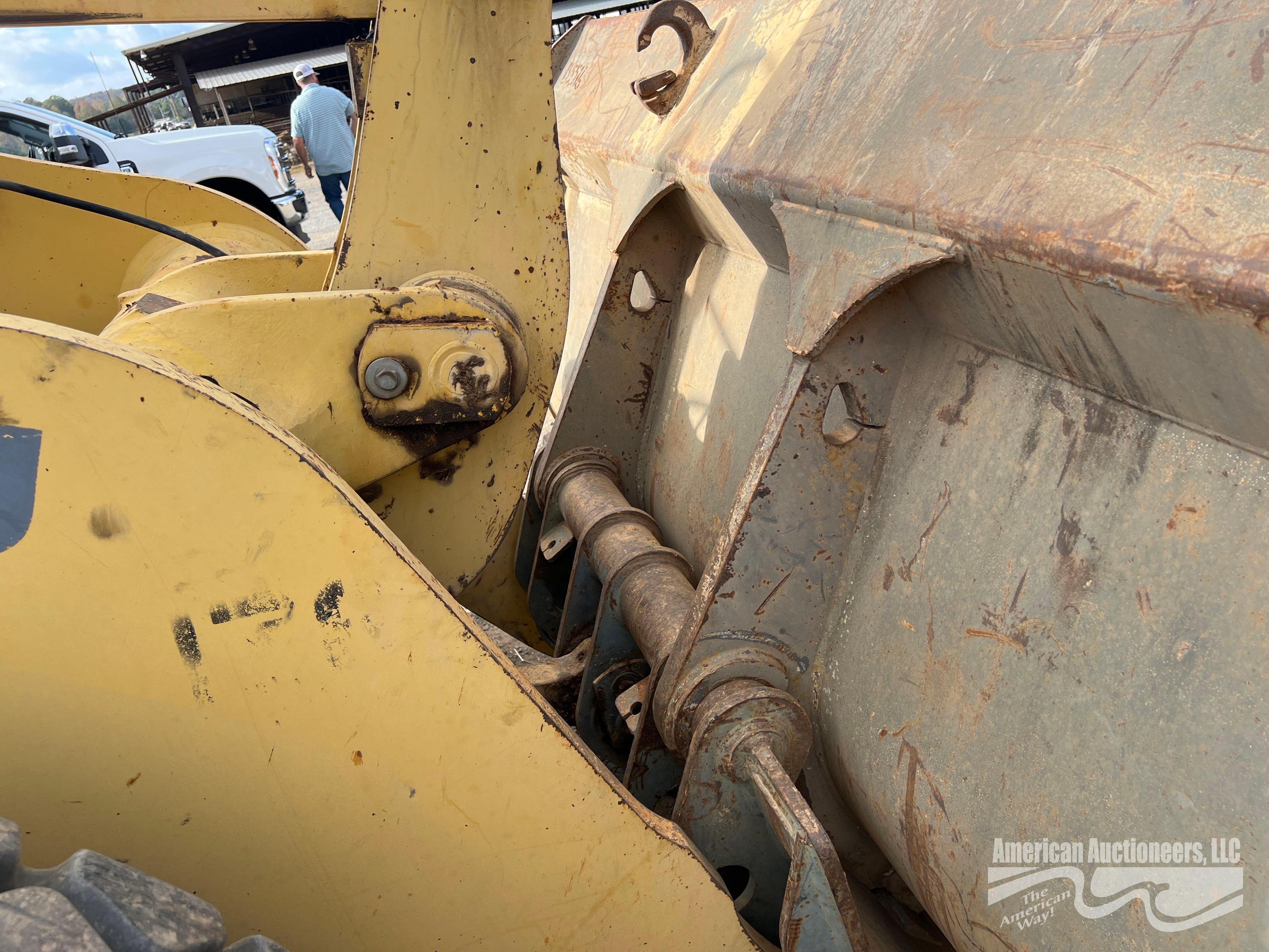 KOMATSU WA320 RUBBER TIRE LOADER