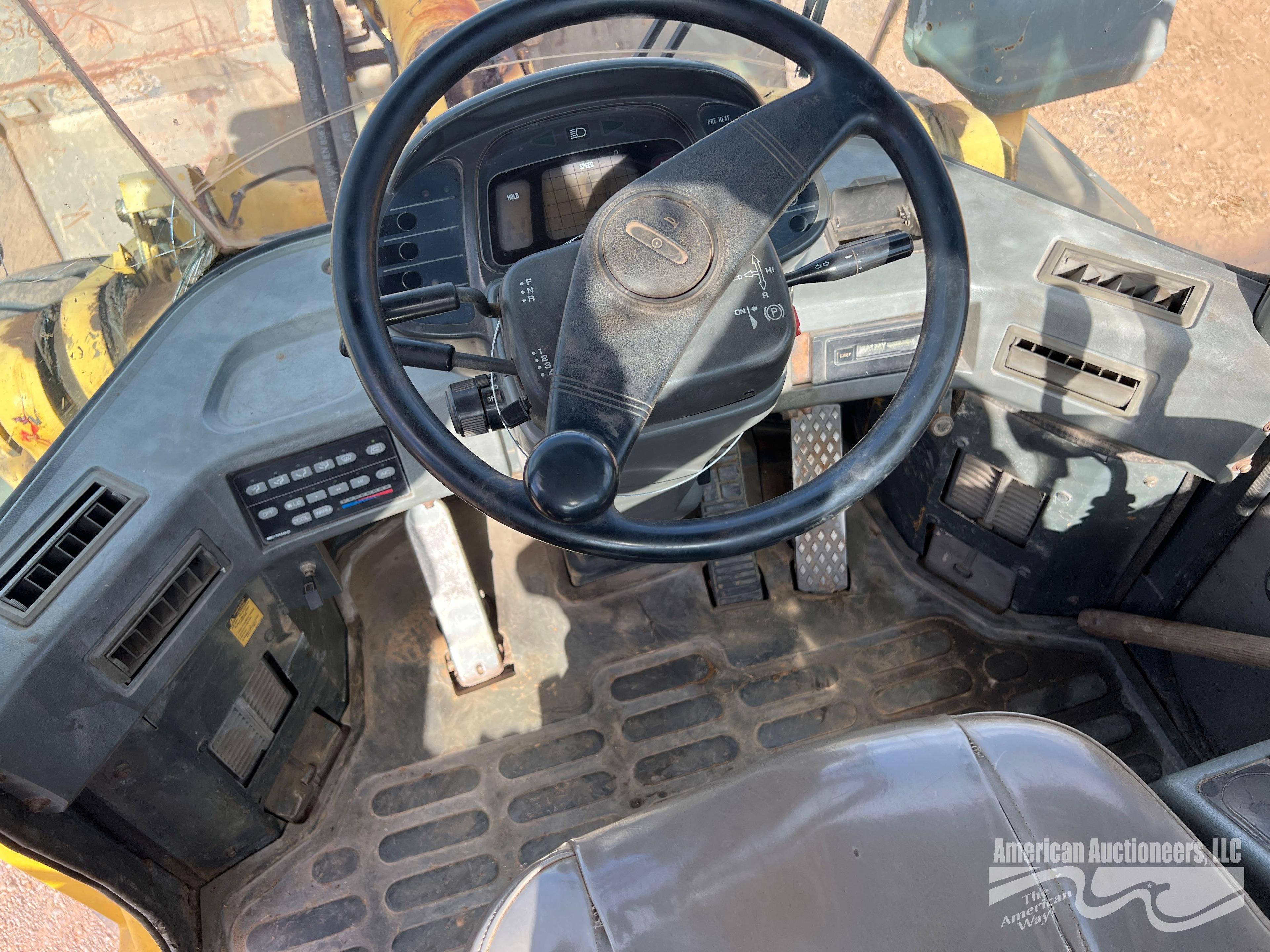 KOMATSU WA320 RUBBER TIRE LOADER