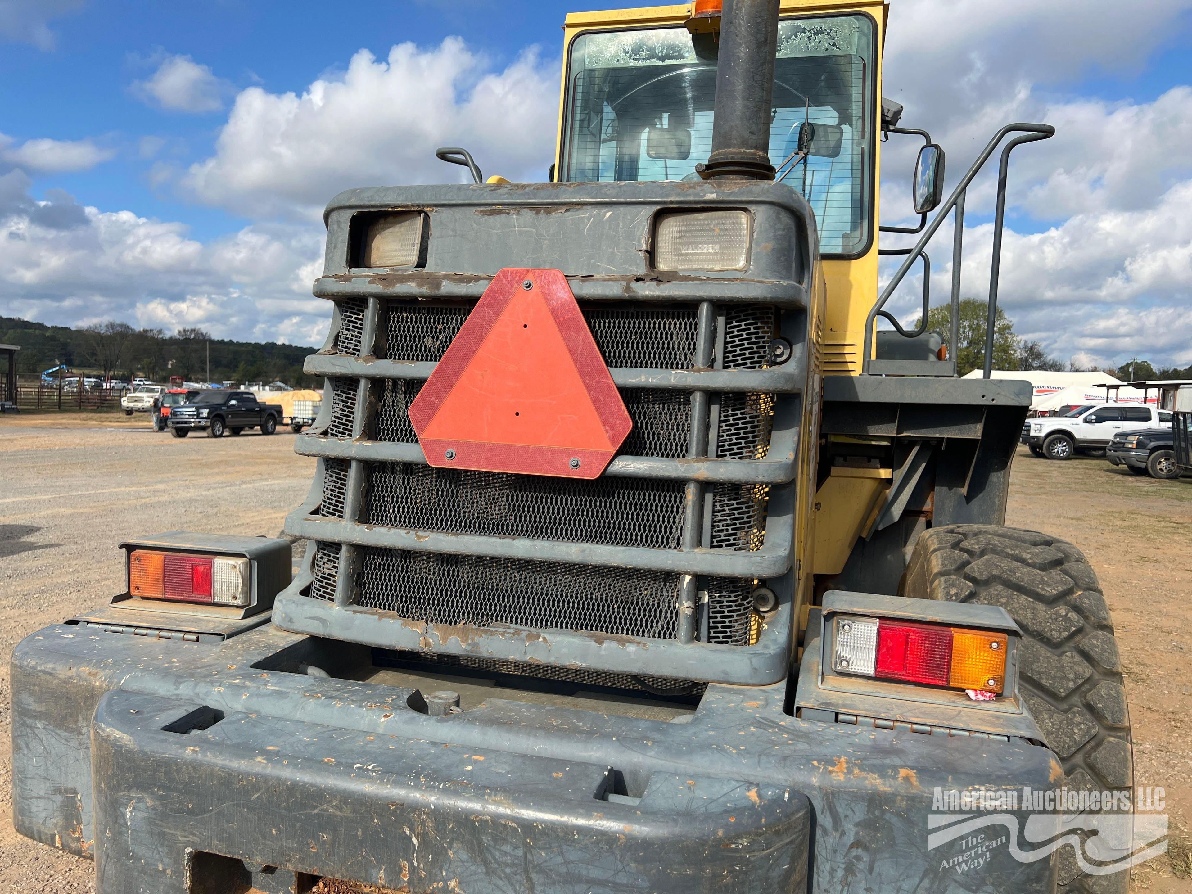 KOMATSU WA320 RUBBER TIRE LOADER