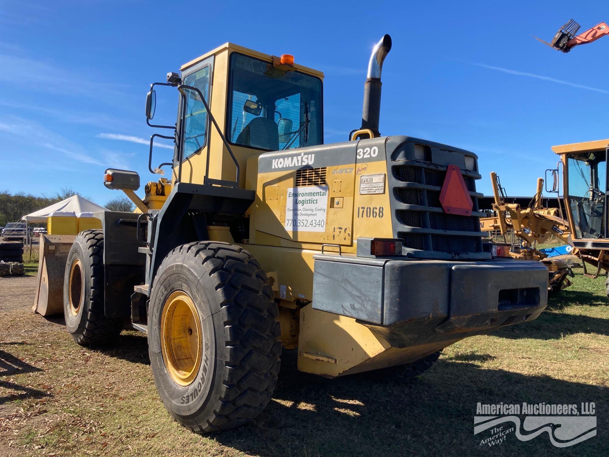 KOMATSU WA320 RUBBER TIRE LOADER