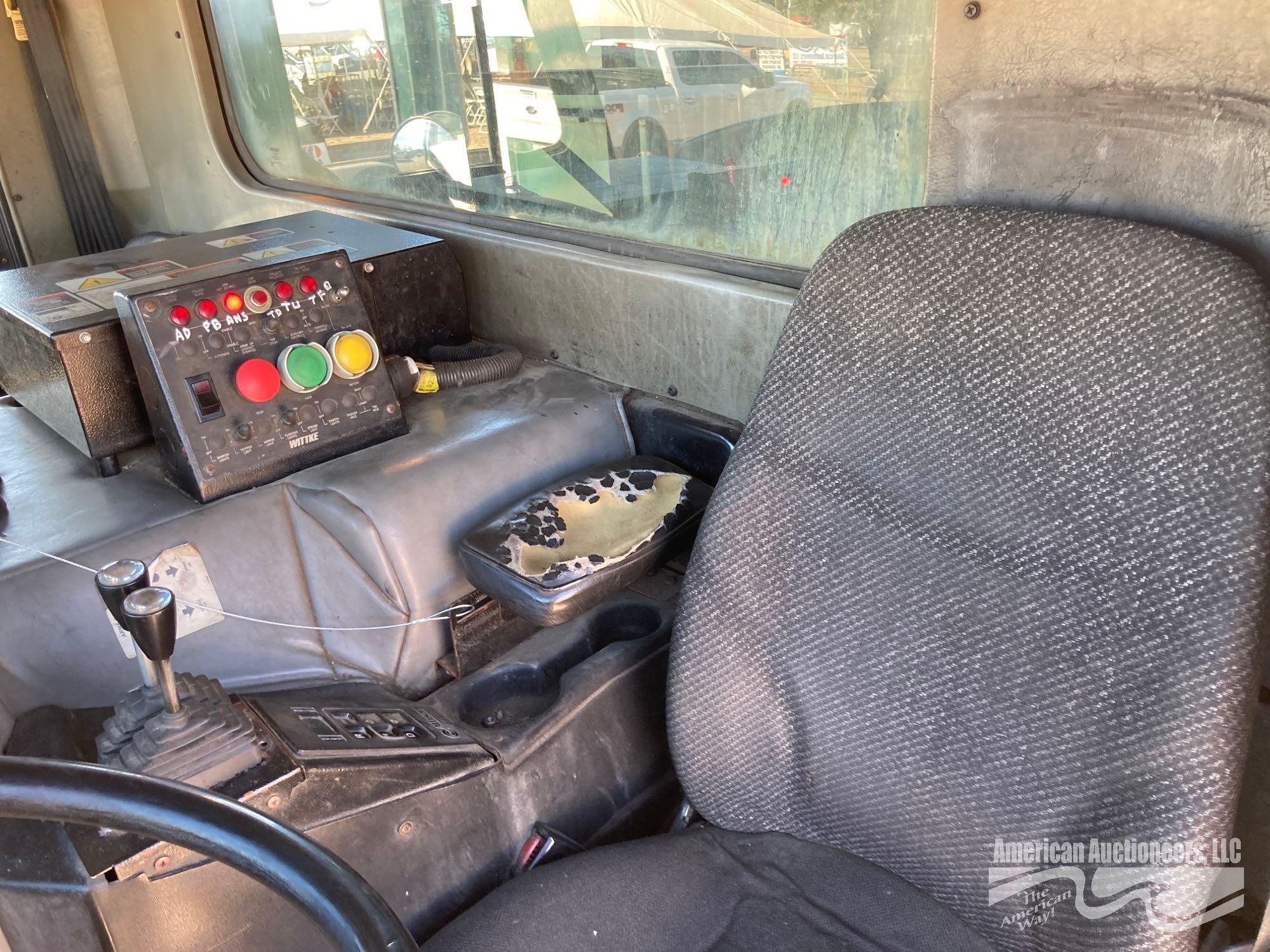 2010 Peterbilt 320 Front Load Trash Truck 38 Cu Yard Packer, VIN # 3BPZL20X1AF107617