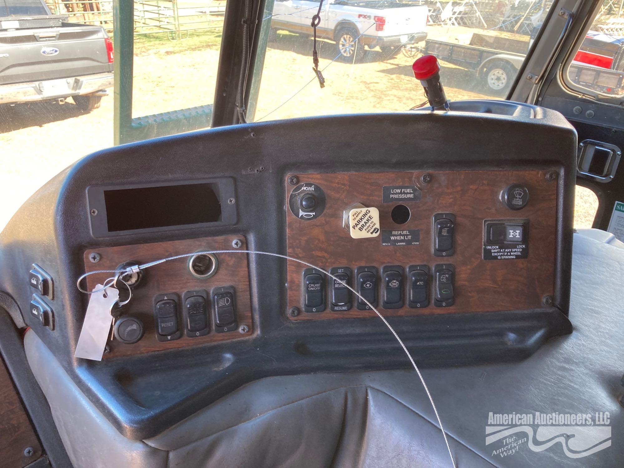 2010 Peterbilt 320 Front Load Trash Truck 38 Cu Yard Packer, VIN # 3BPZL20X1AF107617
