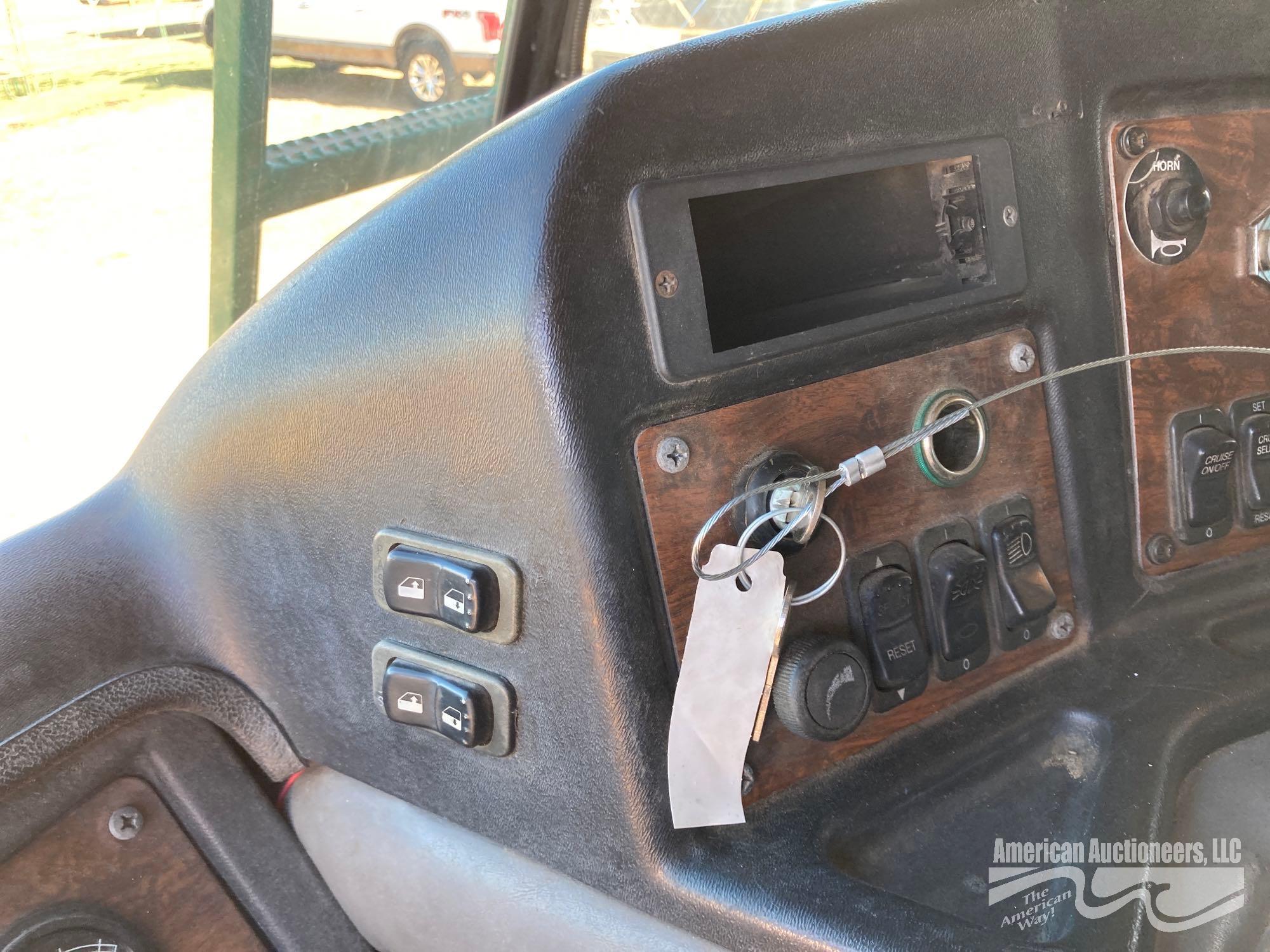 2010 Peterbilt 320 Front Load Trash Truck 38 Cu Yard Packer, VIN # 3BPZL20X1AF107617