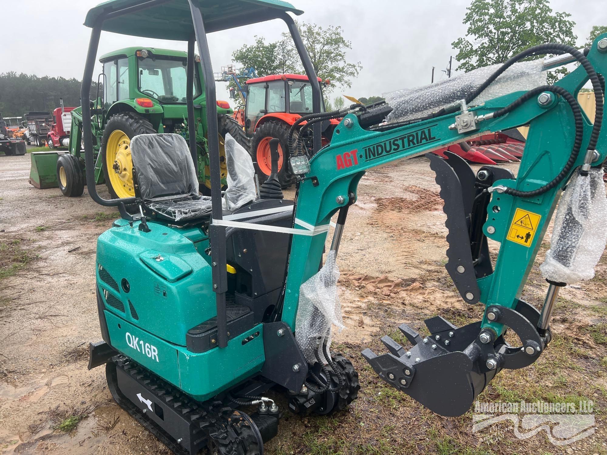 2025 AGT QK16R MINI EXCAVATOR