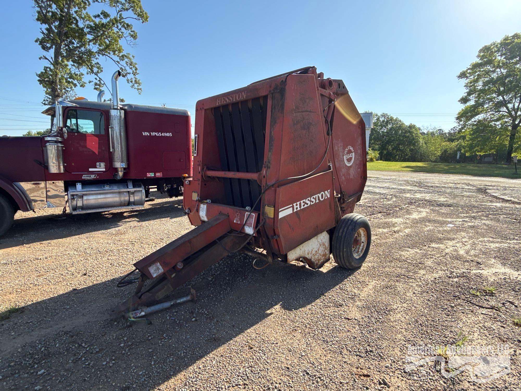HESTON 5540 ROUND BALER