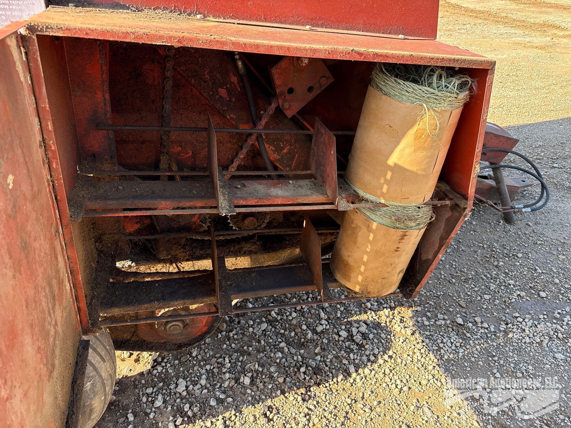 HESTON 5540 ROUND BALER