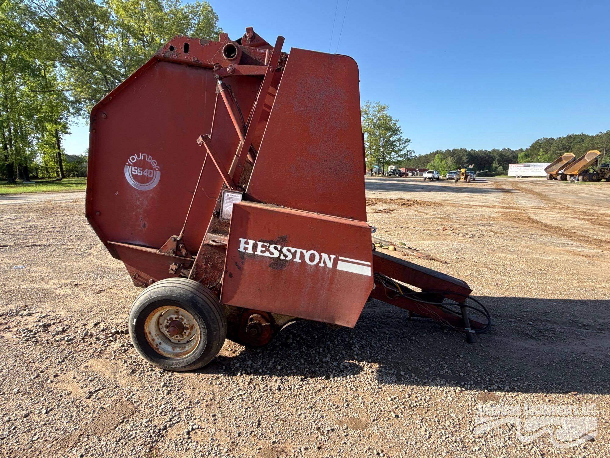 HESTON 5540 ROUND BALER