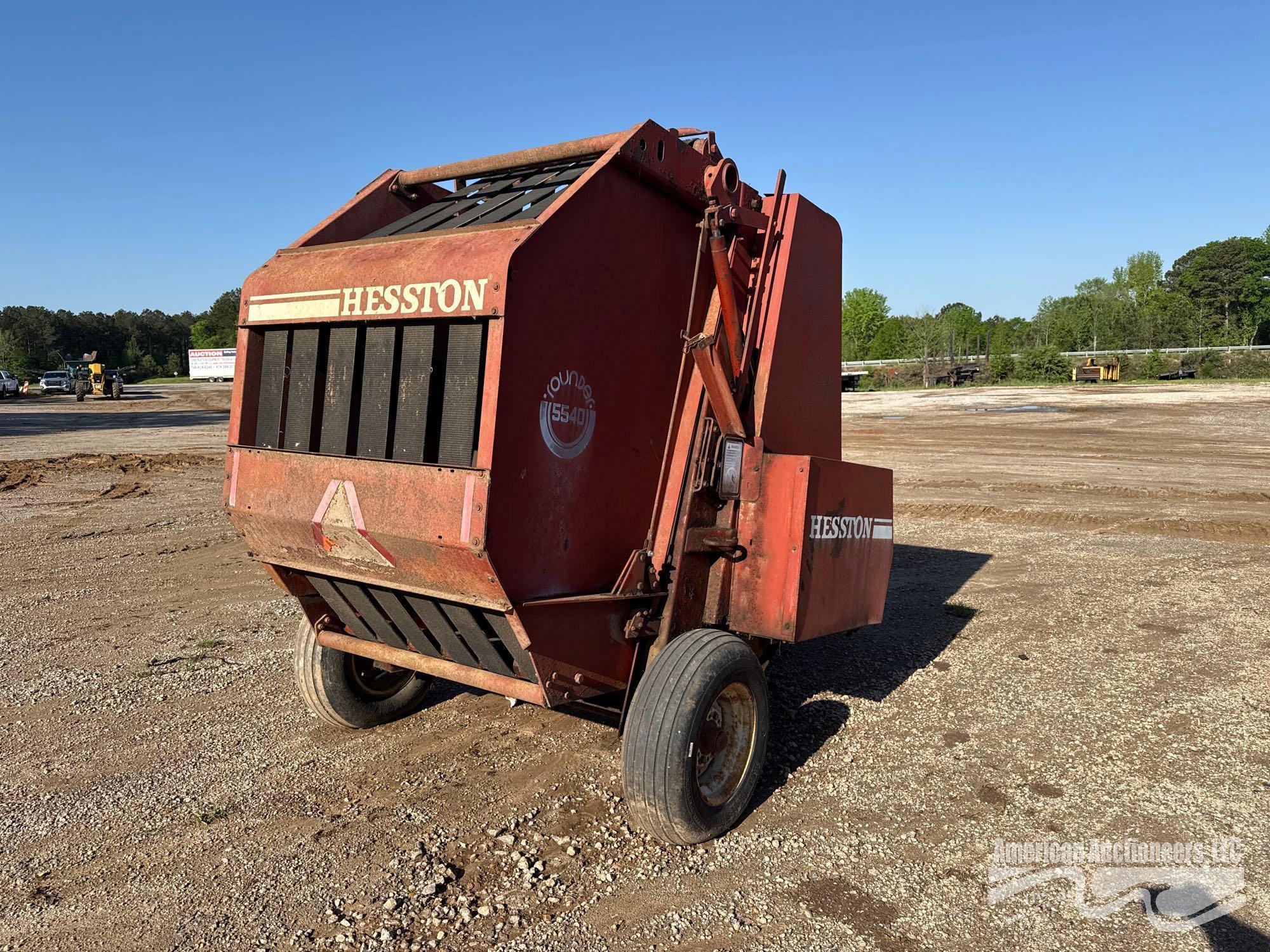 HESTON 5540 ROUND BALER