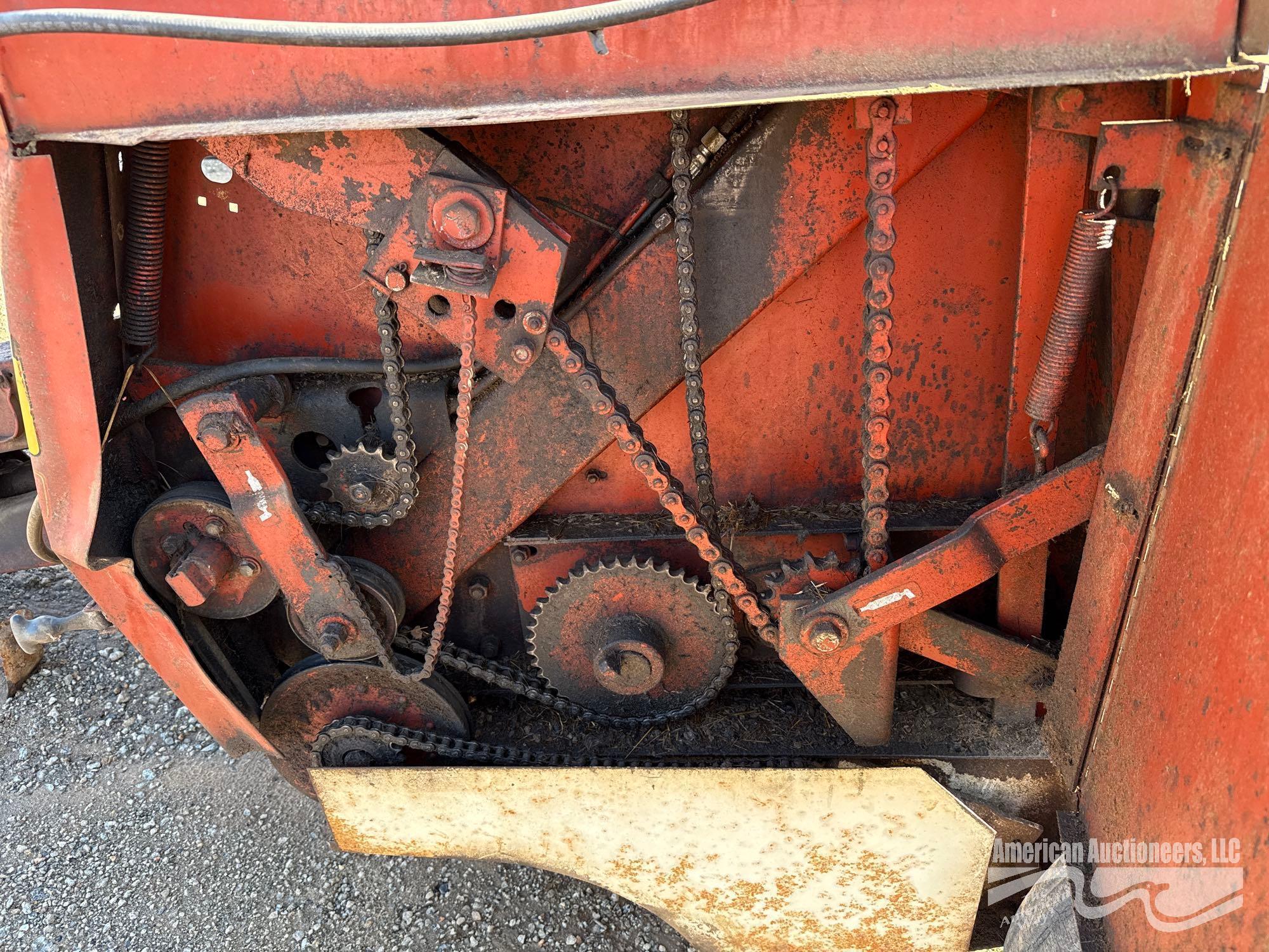 HESTON 5540 ROUND BALER