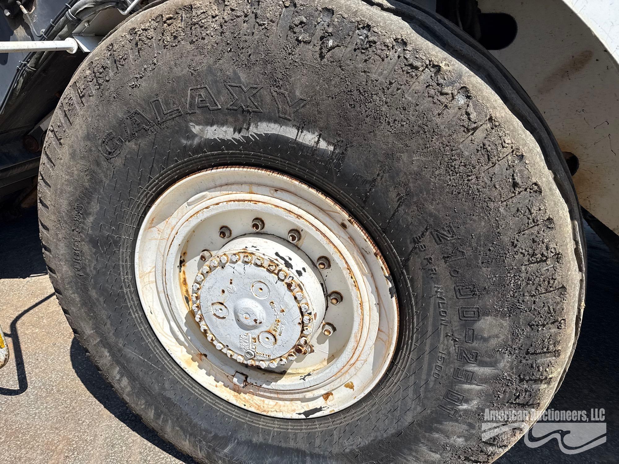 ROADTEC SB2500D WHEEL MATERIAL TRANSFER VEHICLE, SHUTTLE BUGGY
