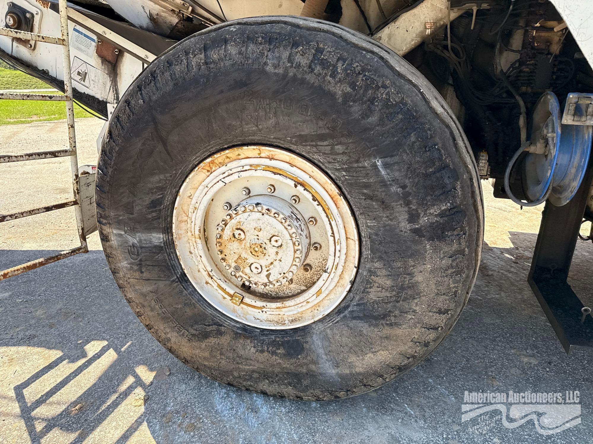 ROADTEC SB2500D WHEEL MATERIAL TRANSFER VEHICLE, SHUTTLE BUGGY