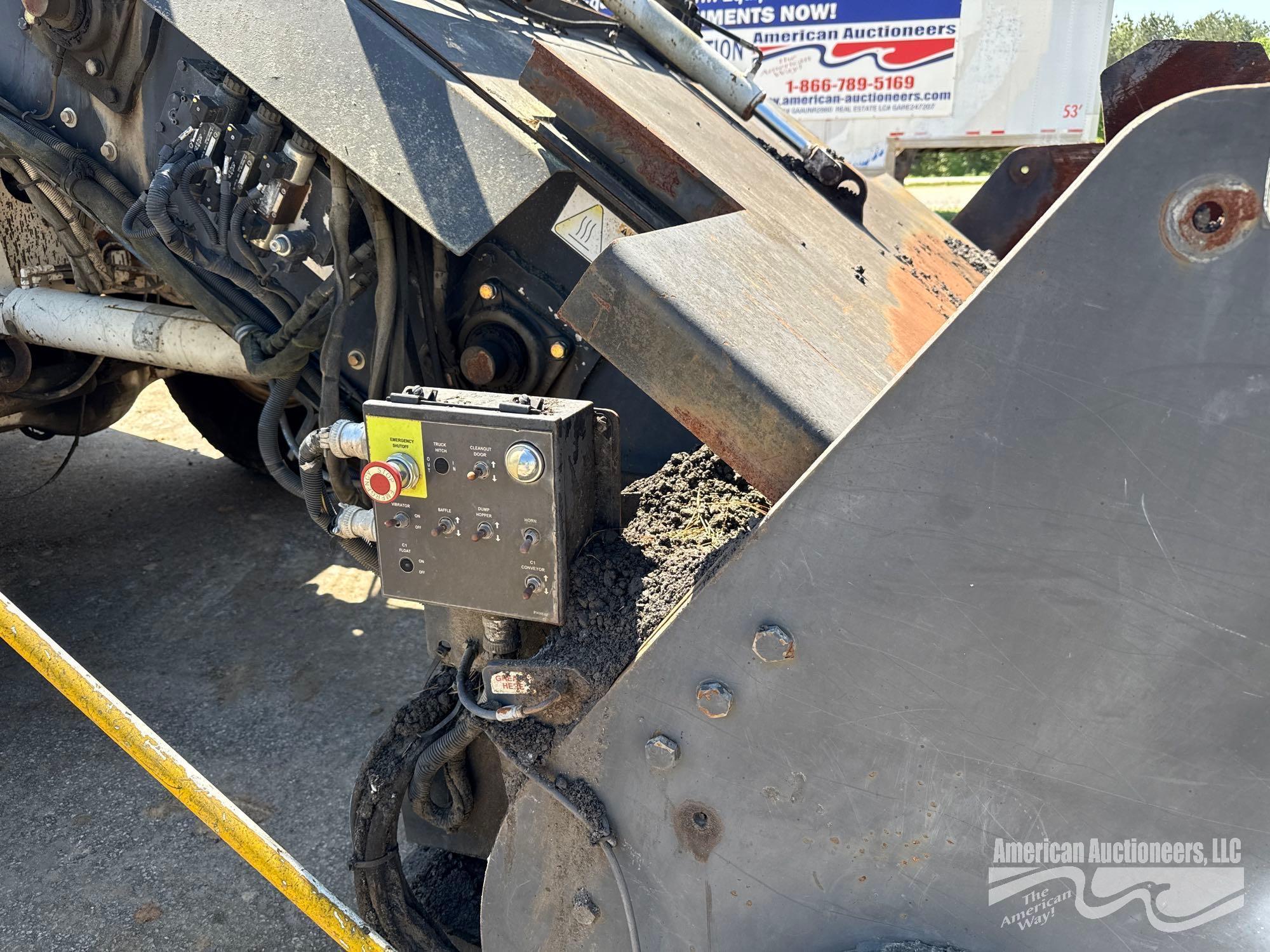 ROADTEC SB2500D WHEEL MATERIAL TRANSFER VEHICLE, SHUTTLE BUGGY