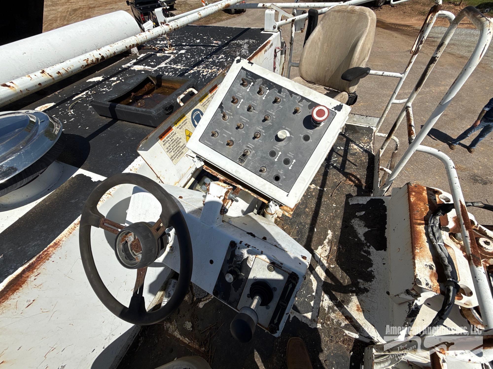 ROADTEC SB2500D WHEEL MATERIAL TRANSFER VEHICLE, SHUTTLE BUGGY
