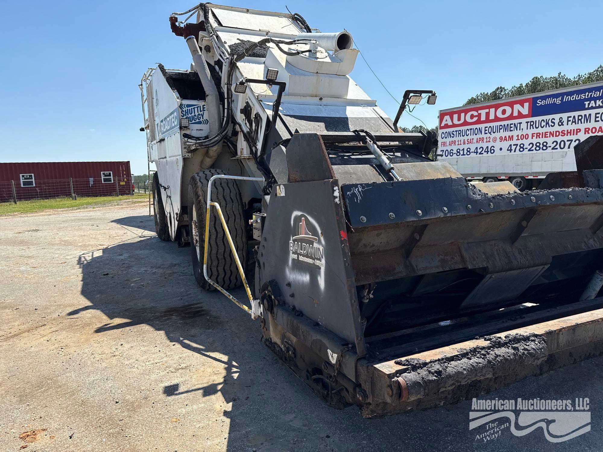 ROADTEC SB2500D WHEEL MATERIAL TRANSFER VEHICLE, SHUTTLE BUGGY