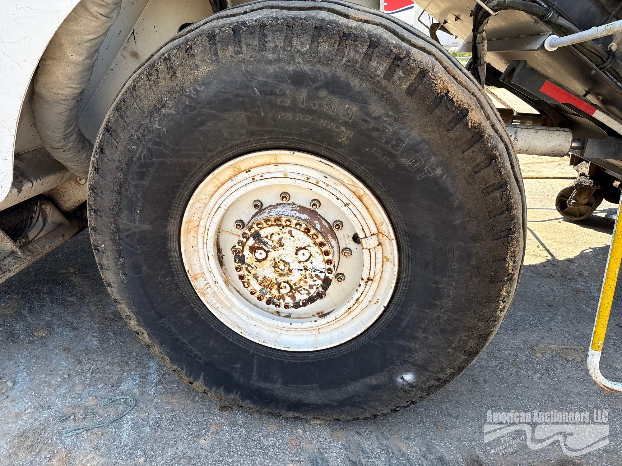 ROADTEC SB2500D WHEEL MATERIAL TRANSFER VEHICLE, SHUTTLE BUGGY