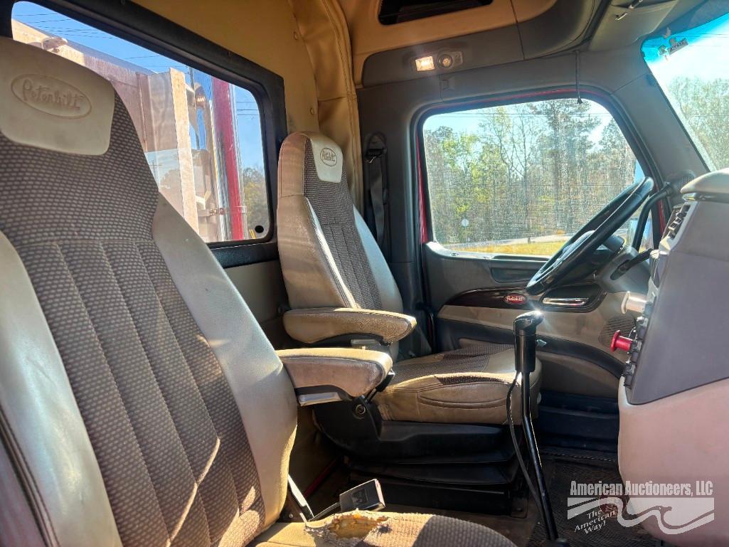 2013 PETERBILT 579 TRUCK