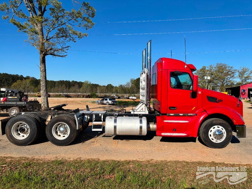 2013 PETERBILT 579 TRUCK