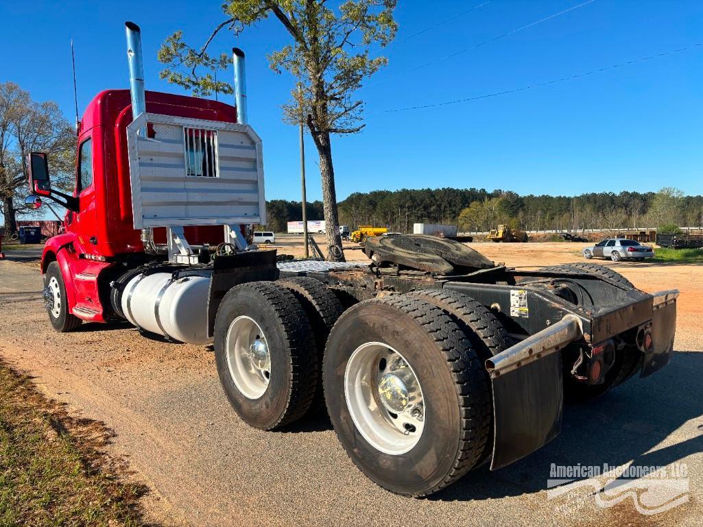 2013 PETERBILT 579 TRUCK