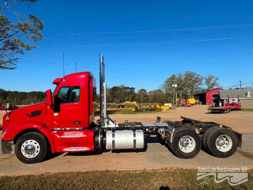 2013 PETERBILT 579 TRUCK