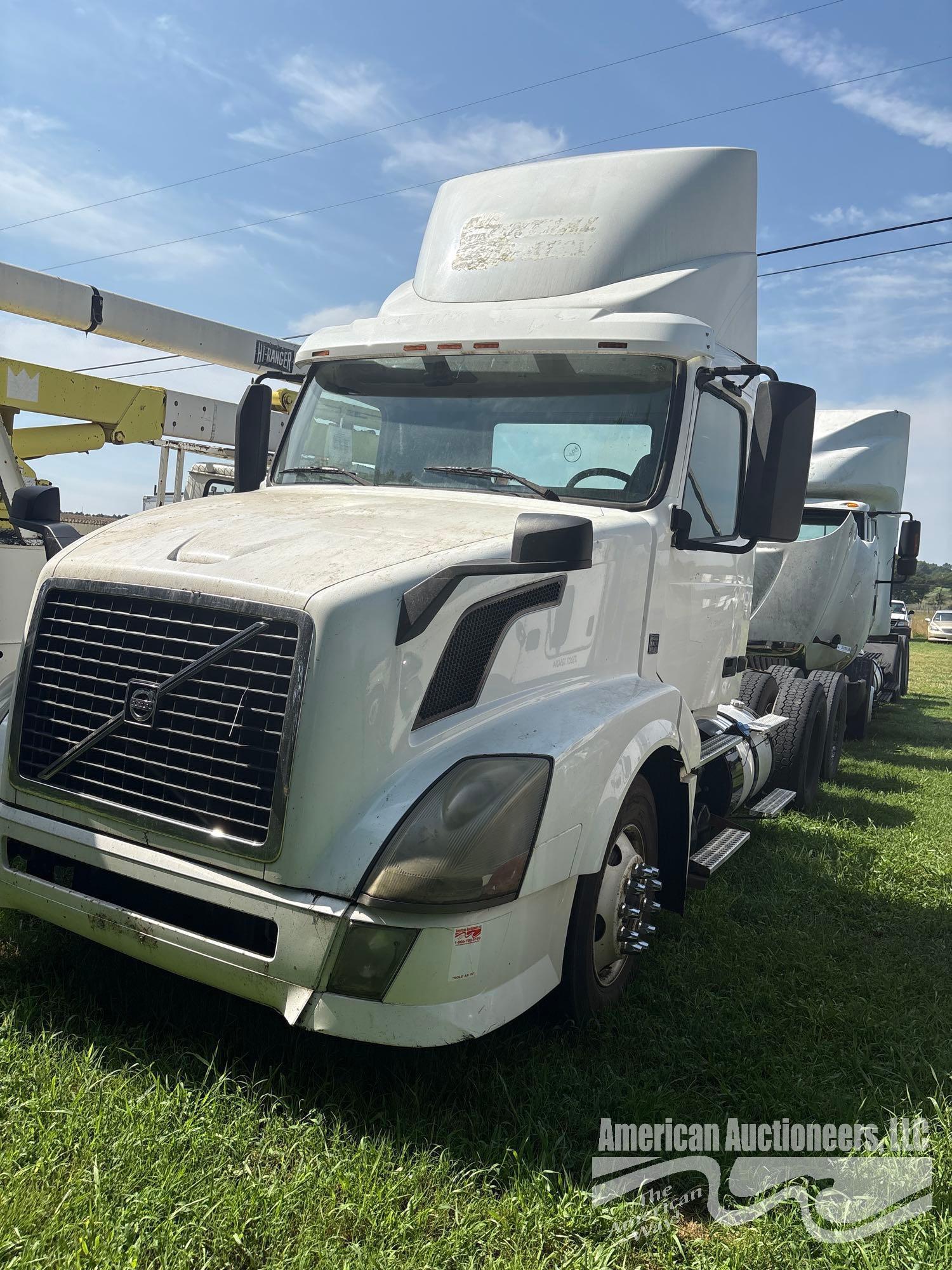 2013 Volvo VNL Truck, VIN # 4V4NC9EH8DN135286 *INOPERABLE *FLOOD DAMAGE