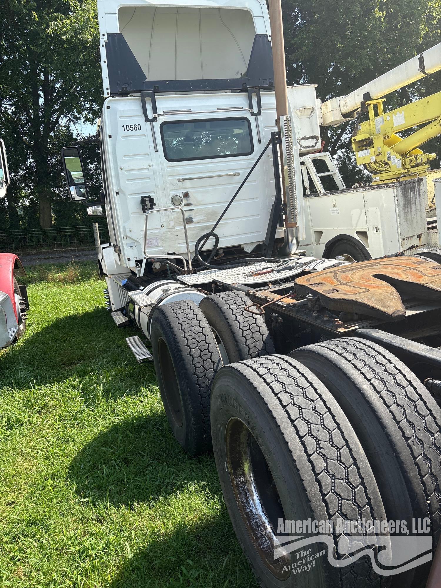 2013 Volvo VNL Truck, VIN # 4V4NC9EH8DN135286 *INOPERABLE *FLOOD DAMAGE