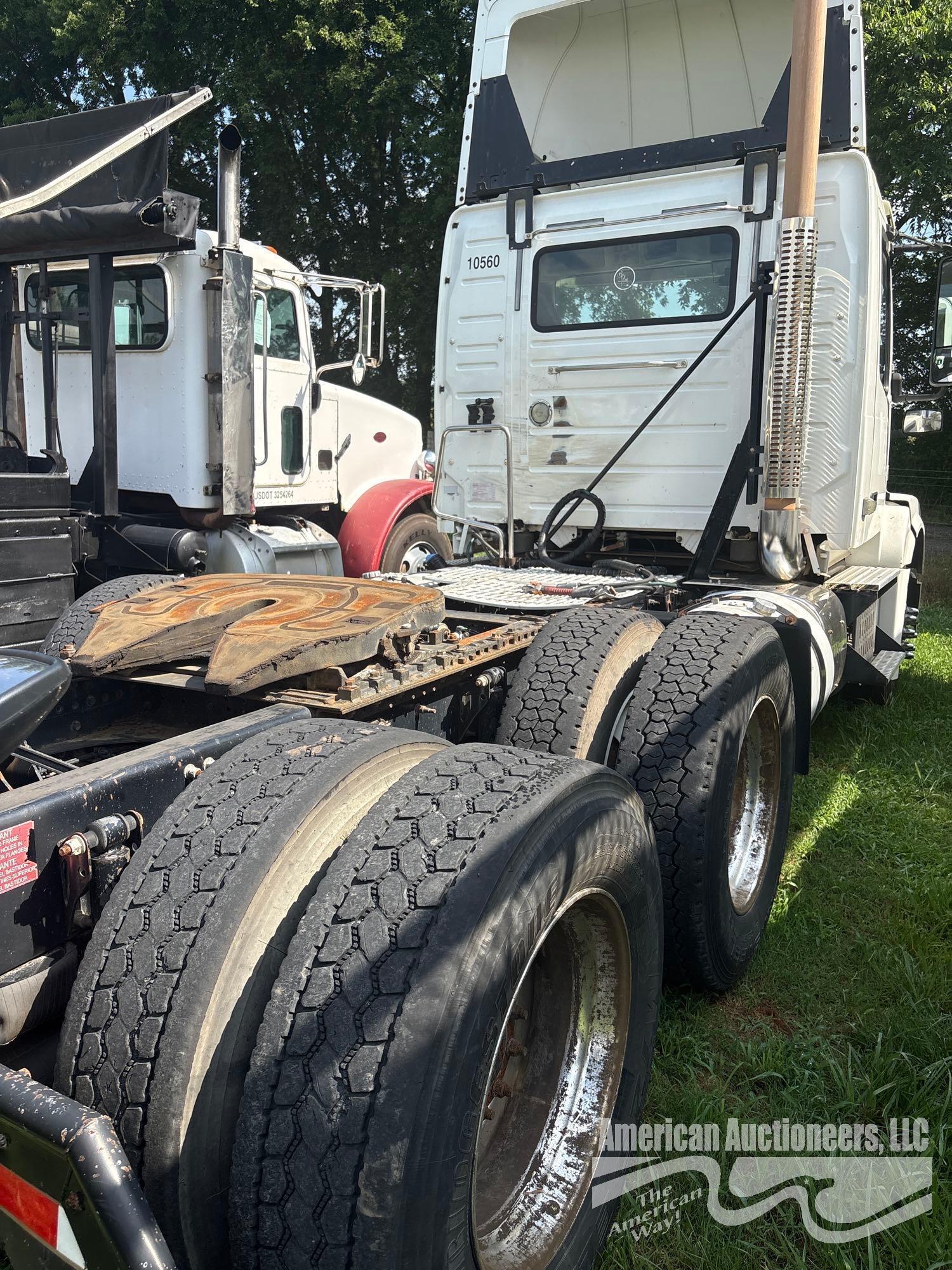 2013 Volvo VNL Truck, VIN # 4V4NC9EH8DN135286 *INOPERABLE *FLOOD DAMAGE