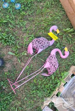 SOLAR POWERED FLAMINGO YARD ORNAMENT