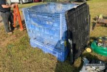 2 PLASTIC CRATE/ PALLETS