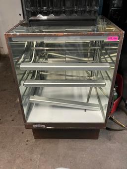 Federal 31” Dry Display Case