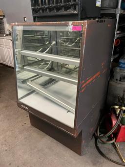 Federal 31” Dry Display Case