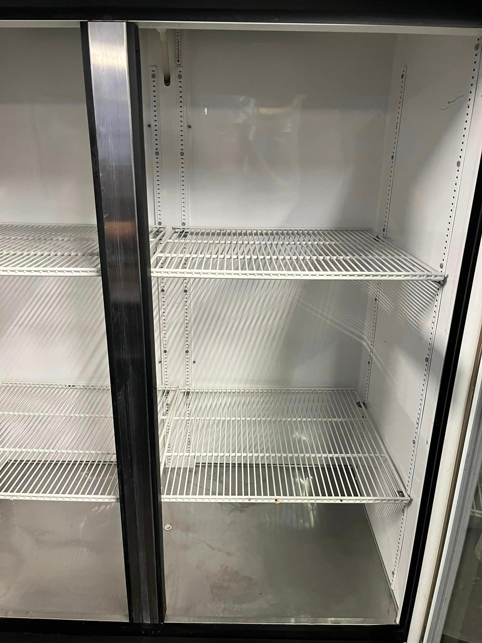 True 2 Glass Door Merchandiser, Refrigerator