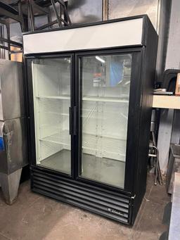 True 2 Glass Door Merchandiser, Refrigerator