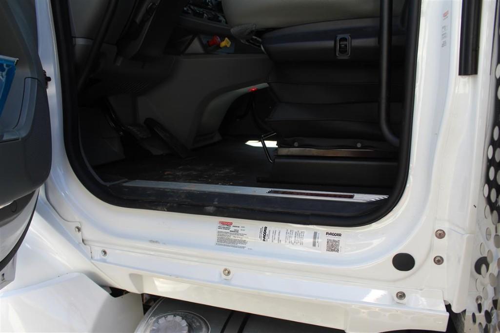 2021 KENWORTH T880