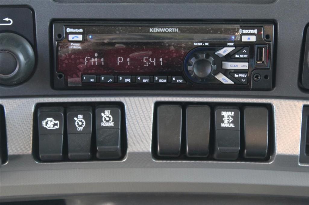2021 KENWORTH T880